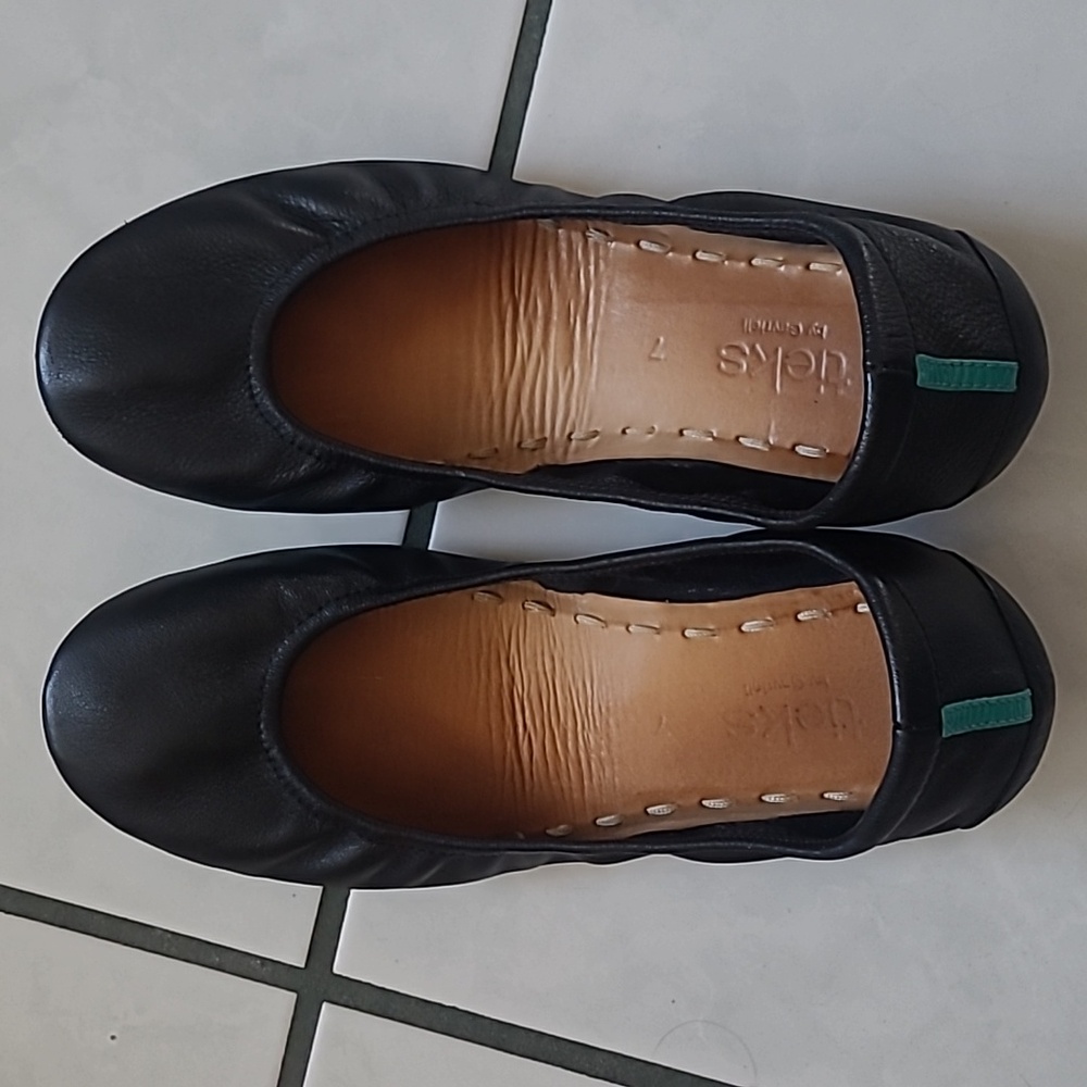 Size 7 matte black tieks